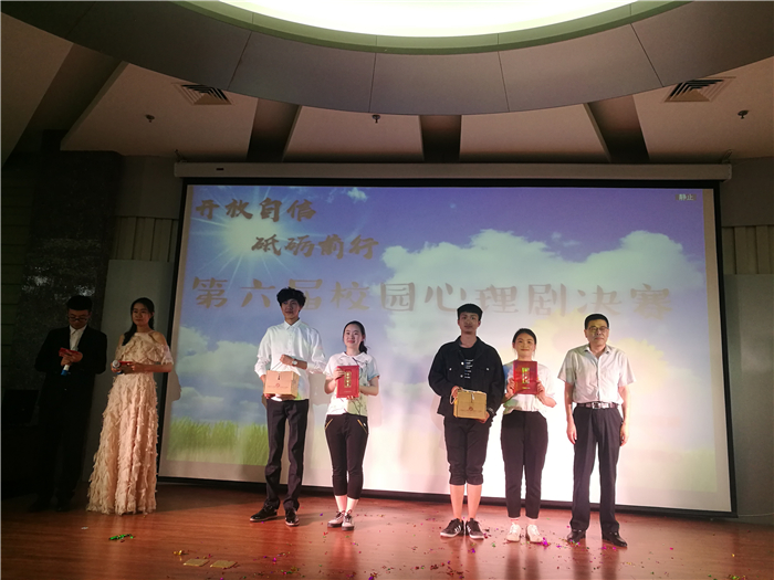 1527232993942030171.jpg 代奎合影2.jpg