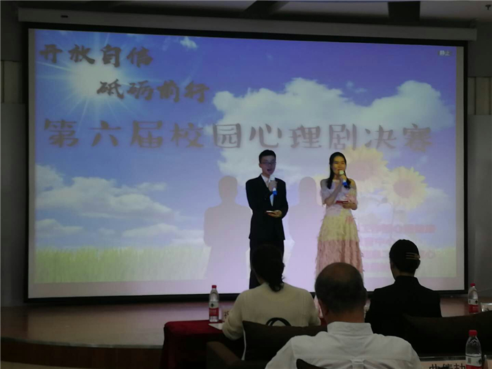 1527232870174054399.jpg 主持人.jpg
